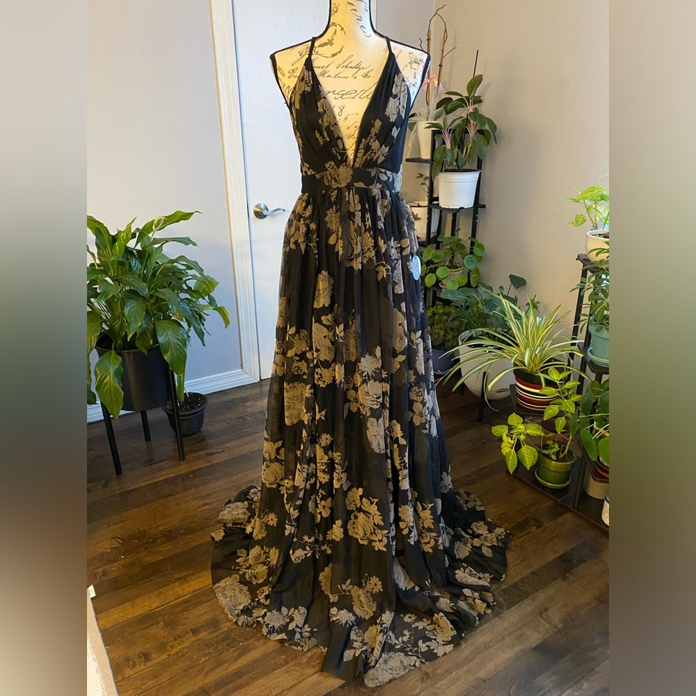 Small chiffon maxi dress (Black/Nude)